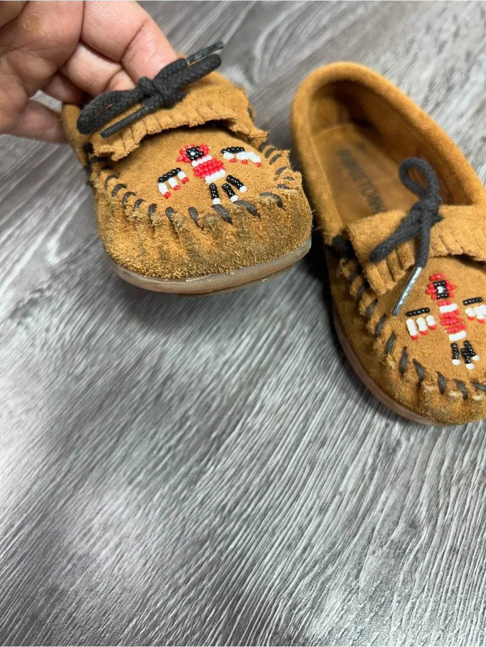 Minnetonka Kids thunderbird Suede Beaded Moccasins